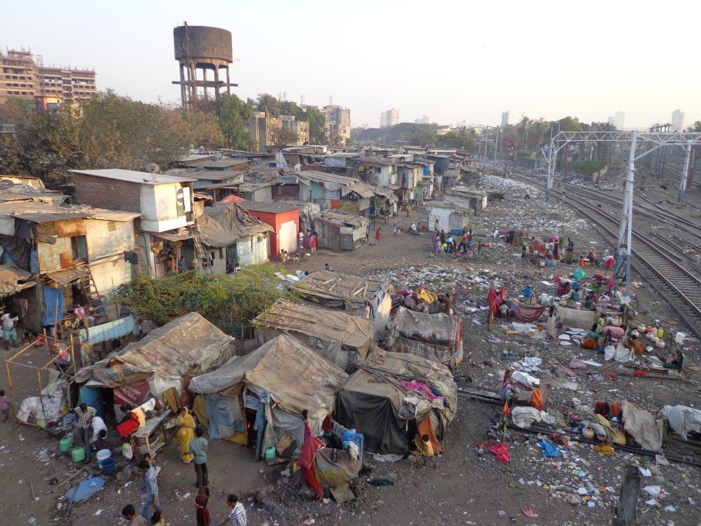 houses in dharavi slum are built right up to the railway tracks