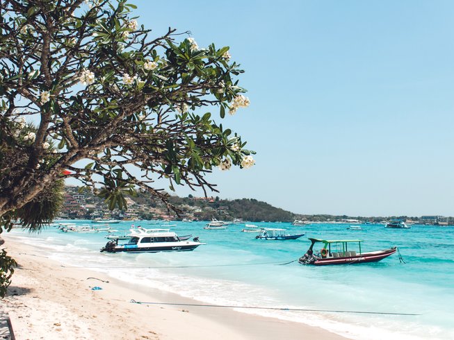 nusa lembongan beach