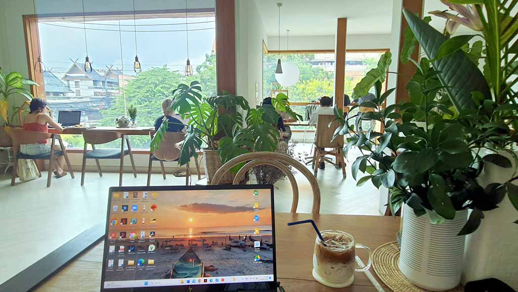 Chiang Mai coworking cafe laptop digital nomad life
