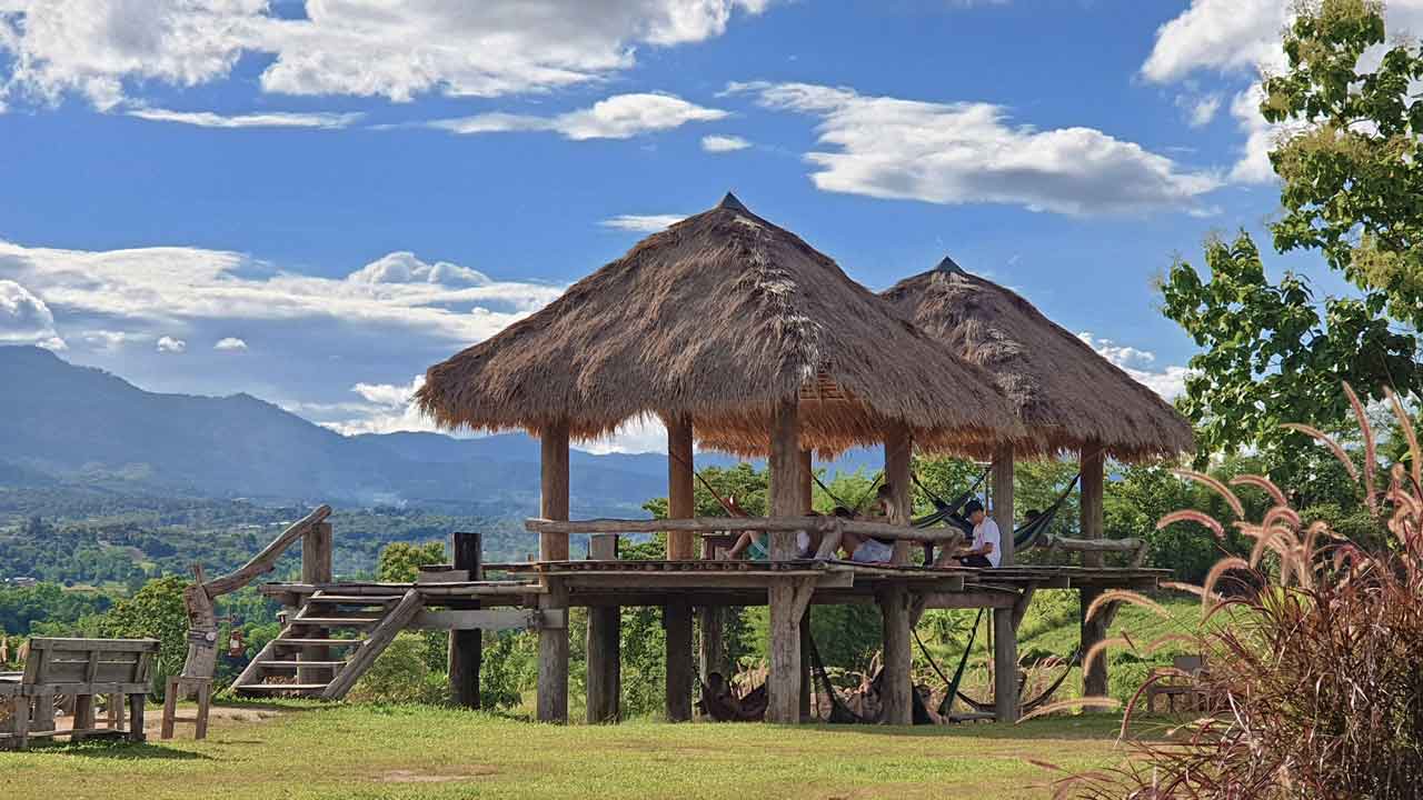Two Huts, Pai