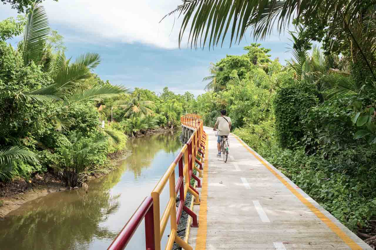 Cycling around Bang Krachao Island, Bangkok