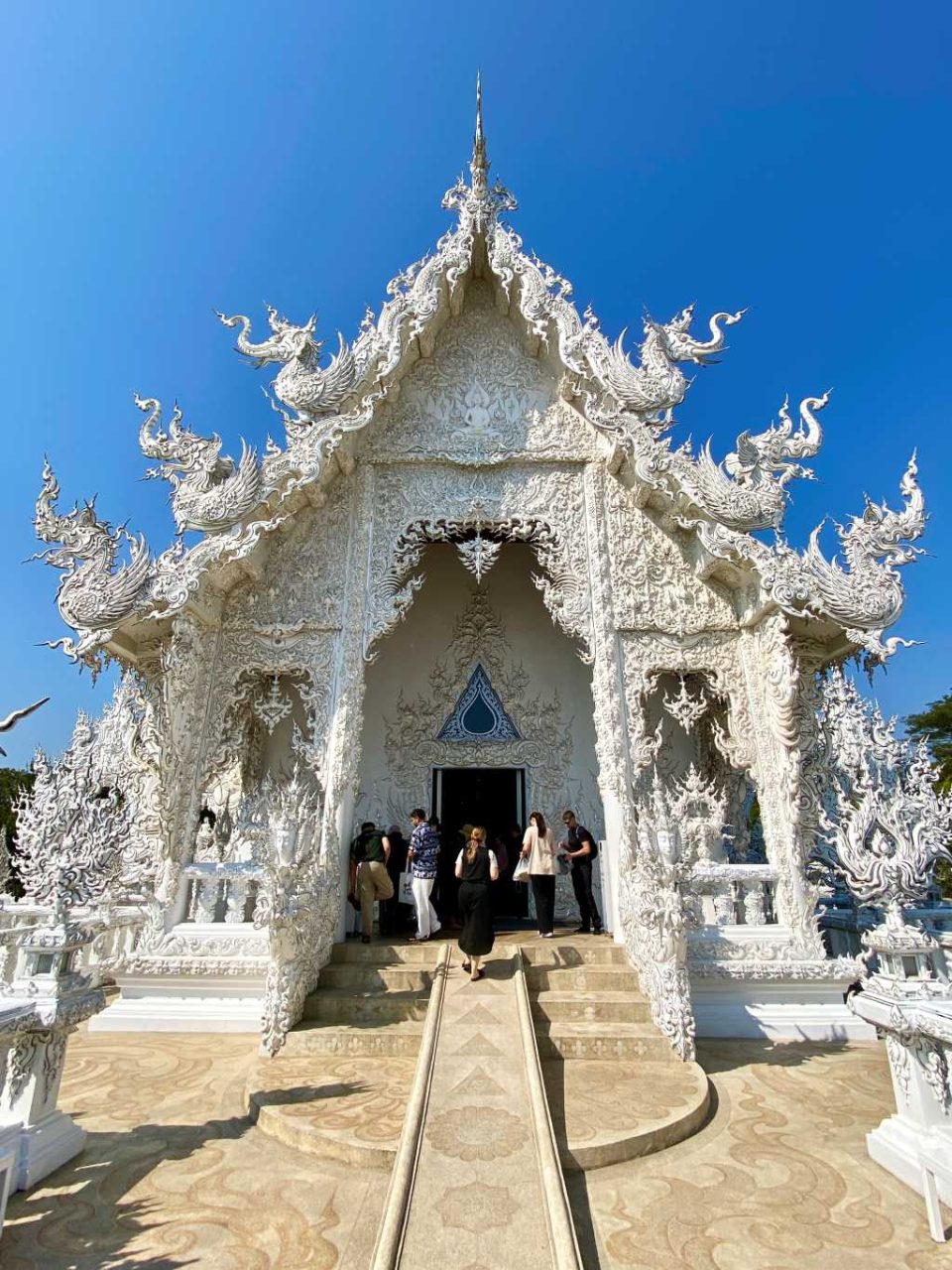 white temple main building chiang rai OP